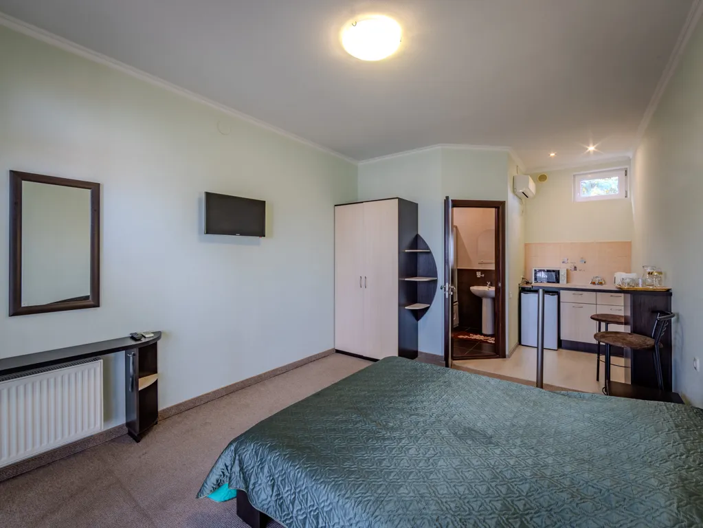 Квартира Двухместный номер с одной кроватью, террасой — аренда посуточно в Алушта