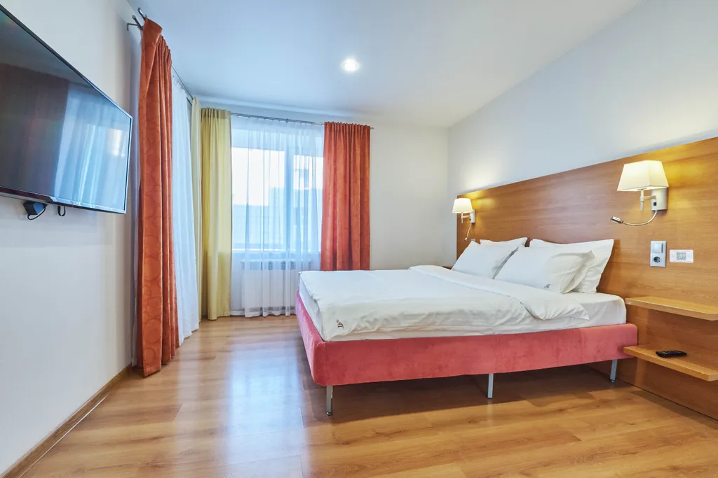 Комфортная двухкомнатная квартира у Лагерного сада