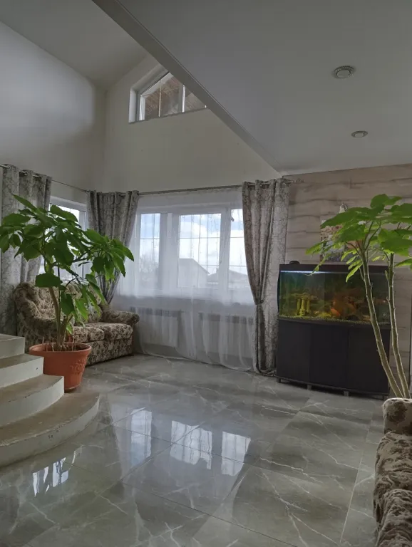 Уютный домик в деревне с беседкой и мангалом на улице