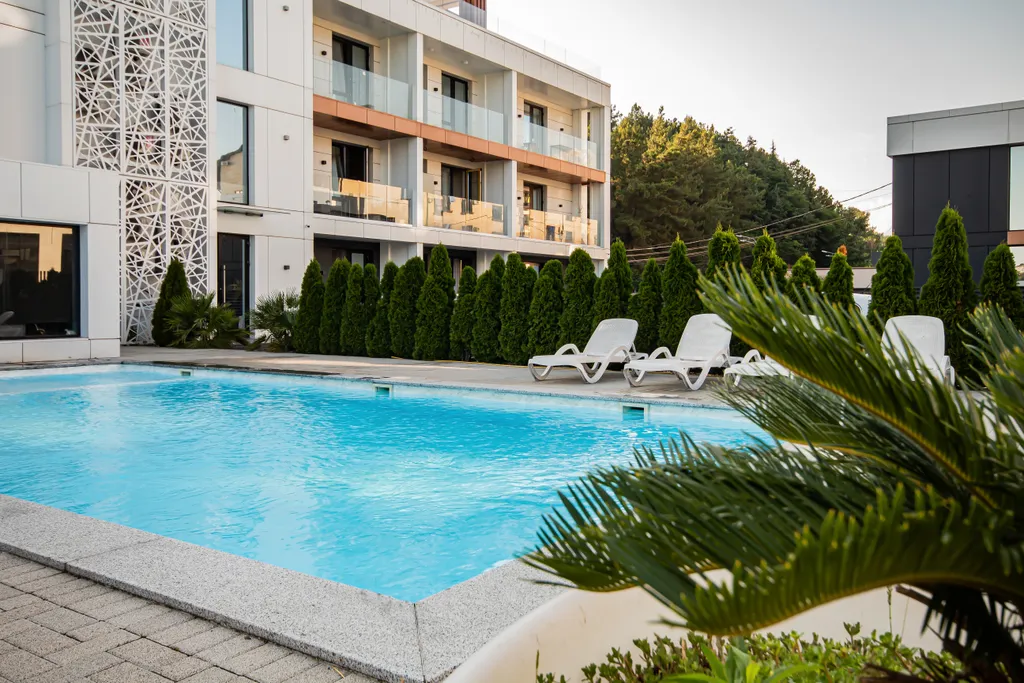 Квартира с летним бассейном