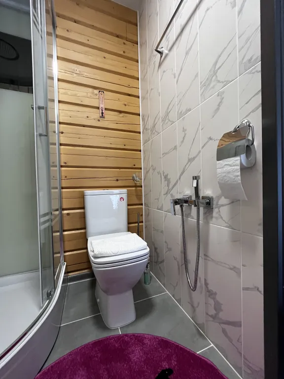 Усадьба в лесу с видом на горы