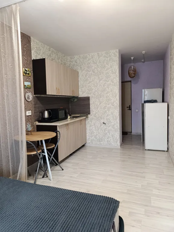 Студия рядом с остановкой трамвая