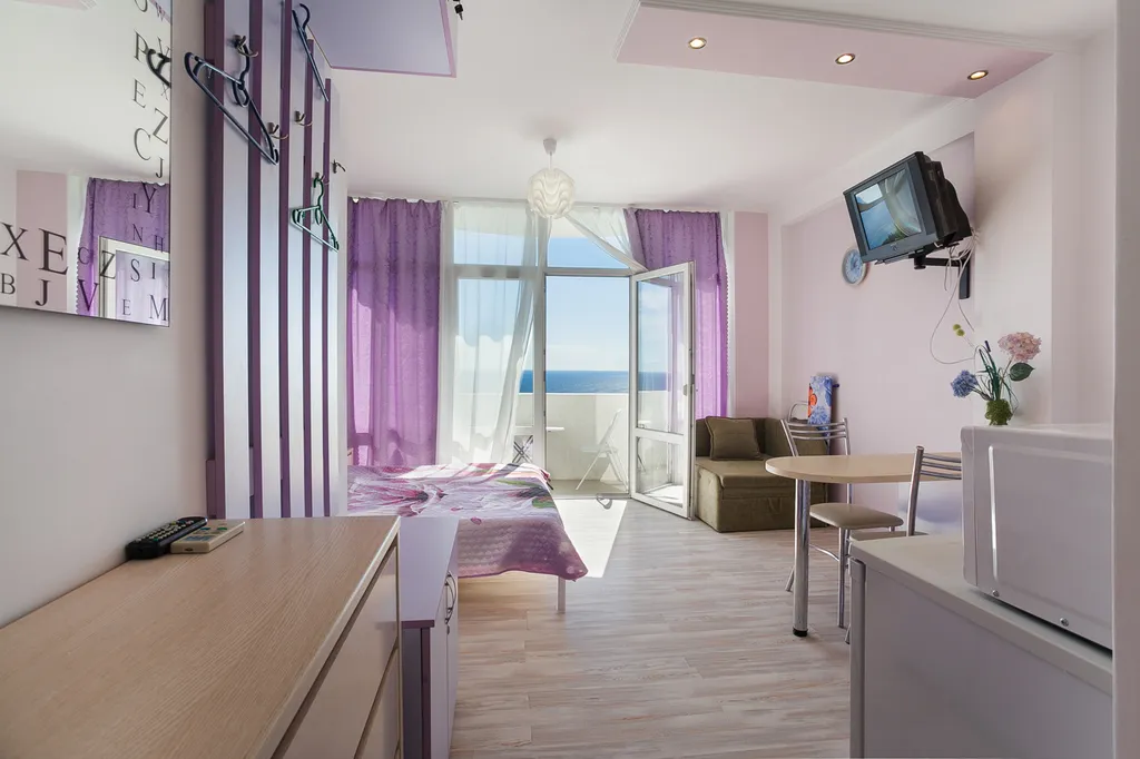 Видовая Квартира-студия на троих в Мисхоре с балконом у моря — аренда посуточно в Кореиз