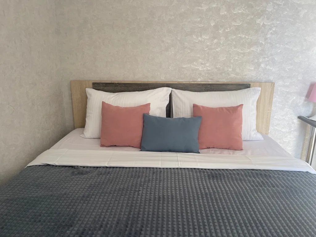 Рядом с пляжем Омега и парком Победы