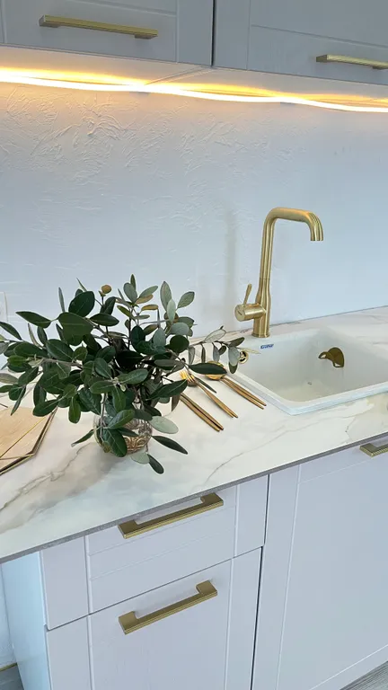 Новая двухкомнатная квартира с видом на море