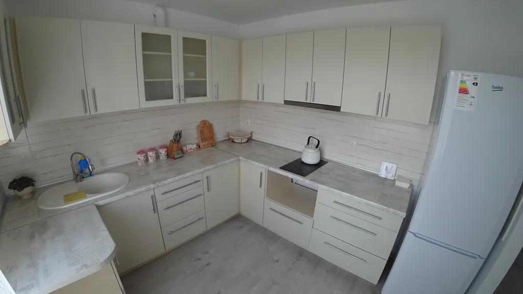 Отличная двухкомнатная квартира с двориком