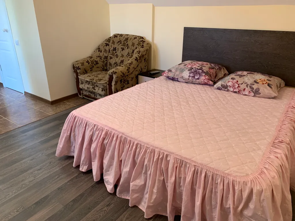 Квартира Уютная комната-студия с видом на сад — Севастополь