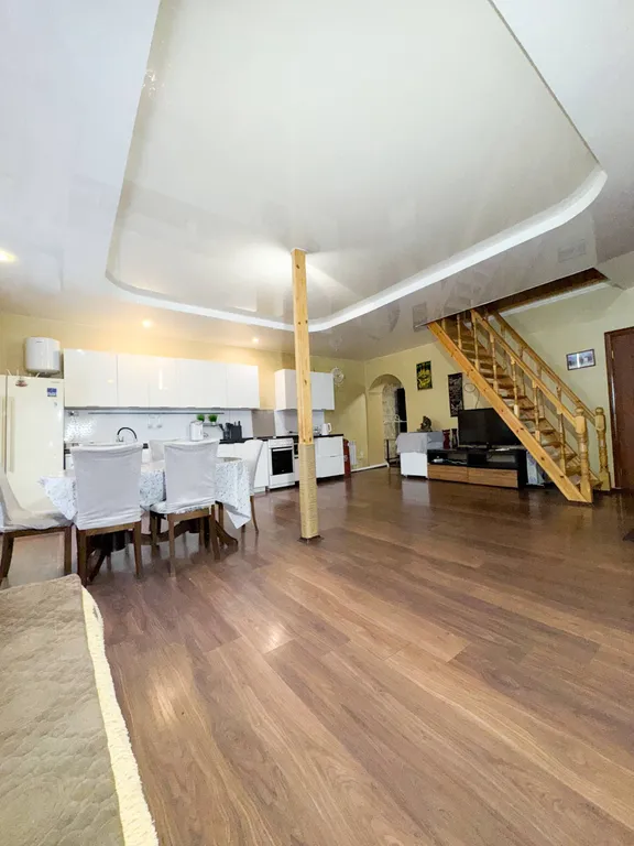 Дом в 3 минутах от источника.
Бесплатная парковка.
Большая кухня.