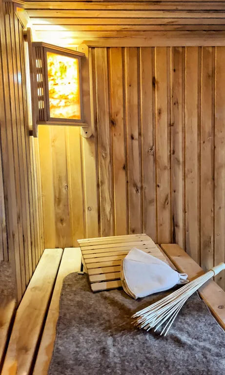 Агроусадьба с баней, на реке Птичь под Минском, с прудом