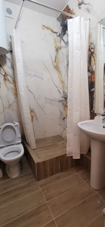 Уютный дом на берегу реки