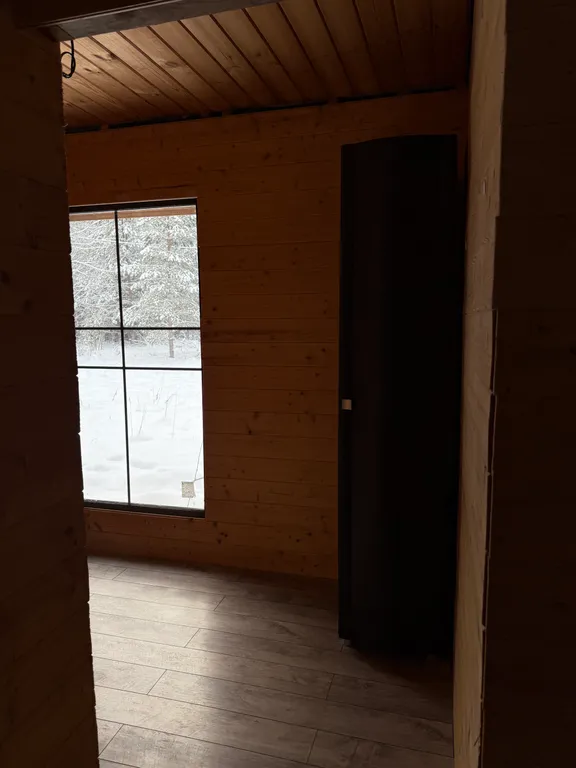 Уютный дом в лесу