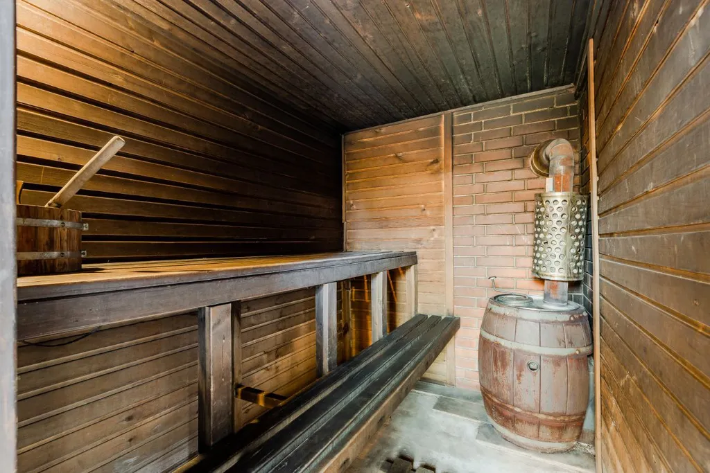 Элитный коттедж в черте города