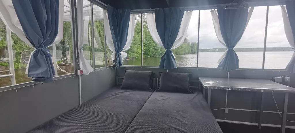 Хаусбот жилой плот