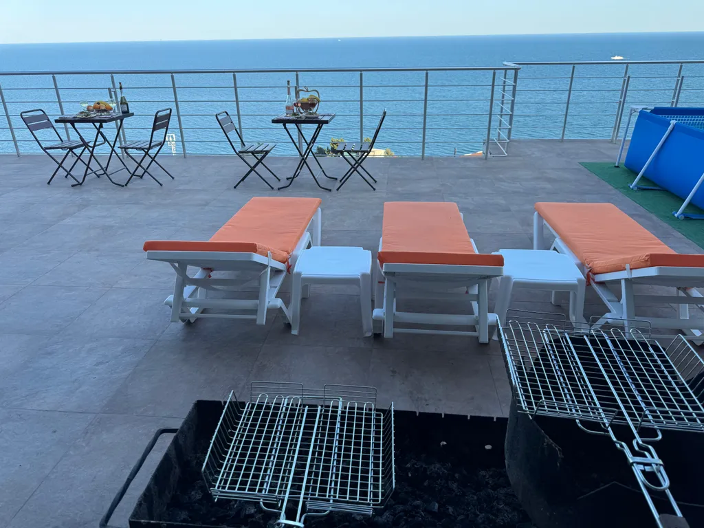 Четырехместный Люкс с балконом и видом на море