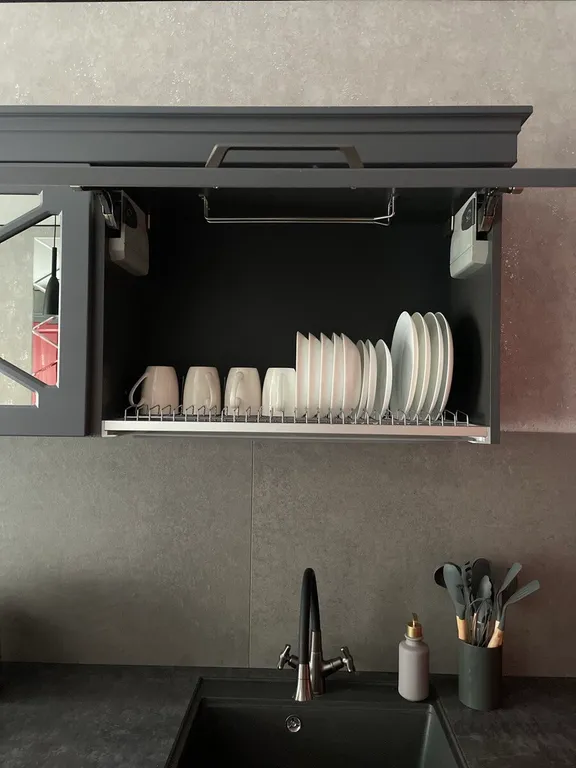 Стильная двушка с яркой кухней