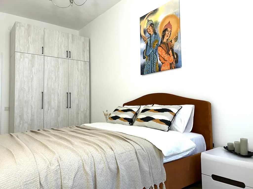 Атмосферная евродвушка, сияние в центре города