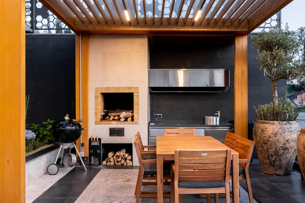 Современная вилла с красивым видом на море