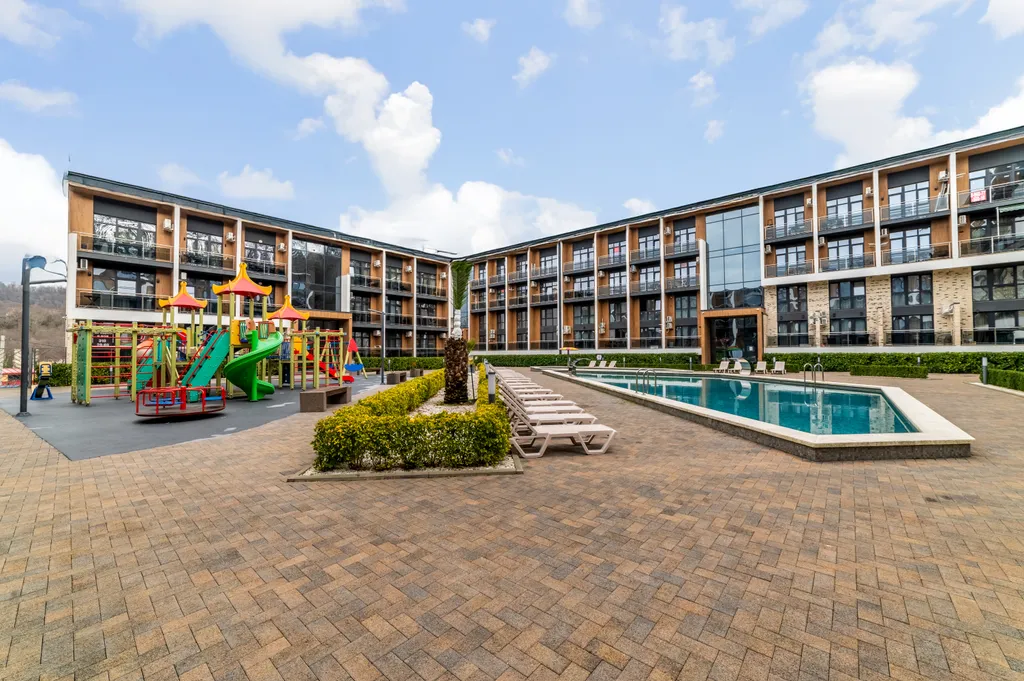 Двухуровневый апартамент около моря с бассейном в ЖК Морской квартал