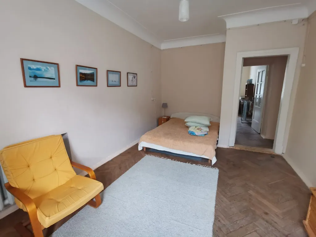 Сталинская квартира с ремонтом в стиле ретро — аренда посуточно в Кировск