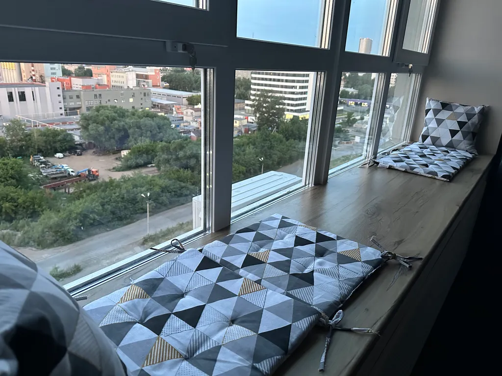 Студия в центре с видом на колесо обозрения