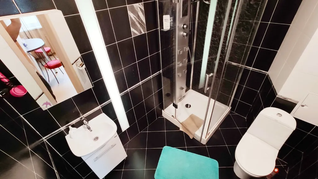 Квартира с душевой кабиной