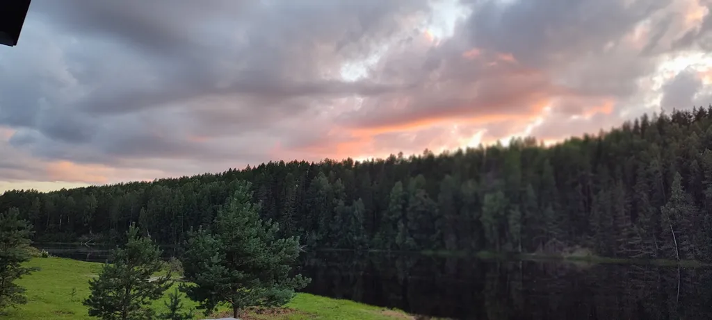 Дом на берегу реки