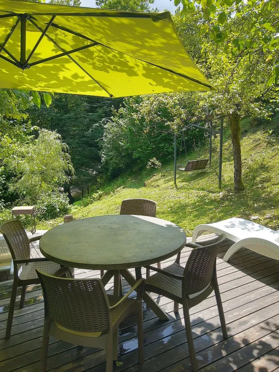 Дом у реки las nubes