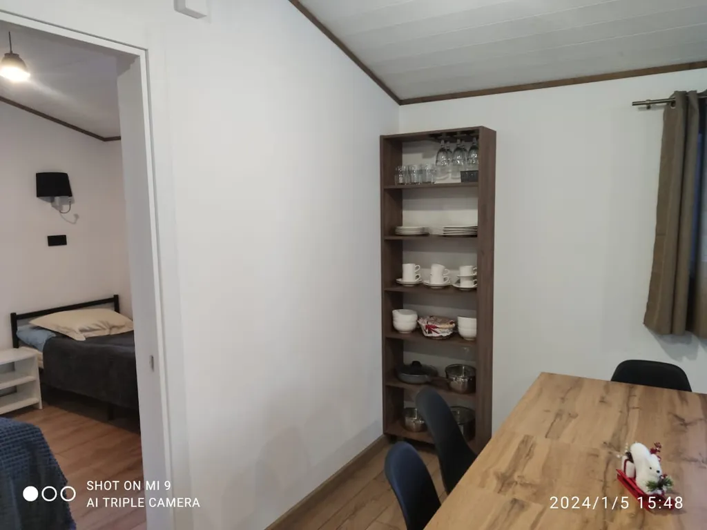 Новый стильный дом, большая лесная территория, недалеко от пруда с пляжем