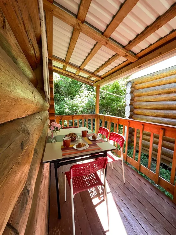 Двухкомнатный домик в 7 мин. от моря в тени деревьев с парковкой (№2)