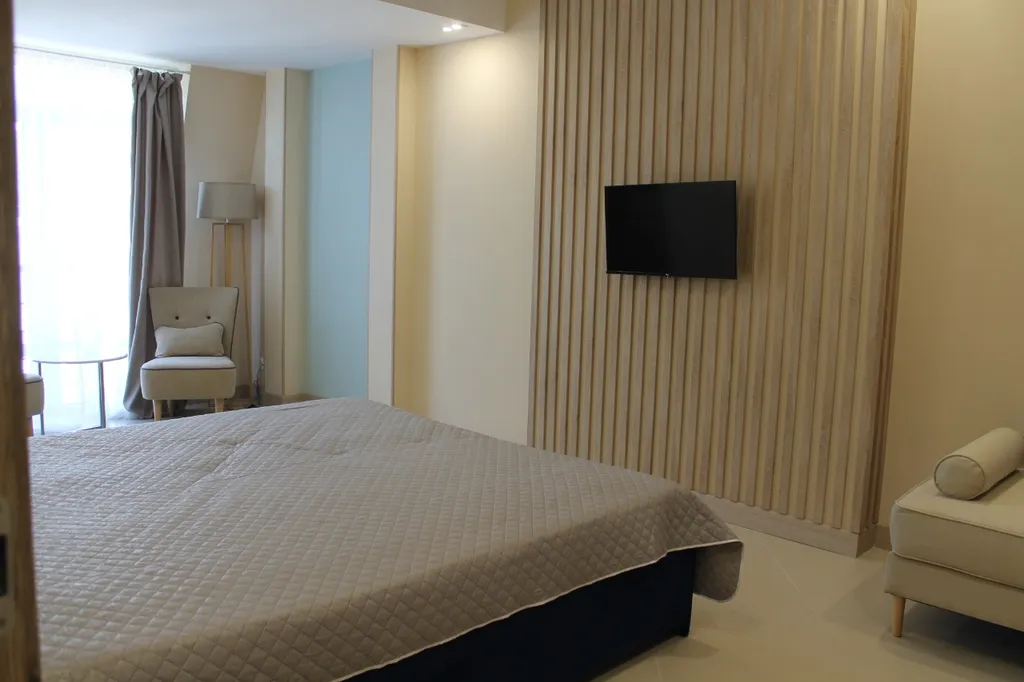 Шикарный двухуровневый апартамент с видом на море и горы