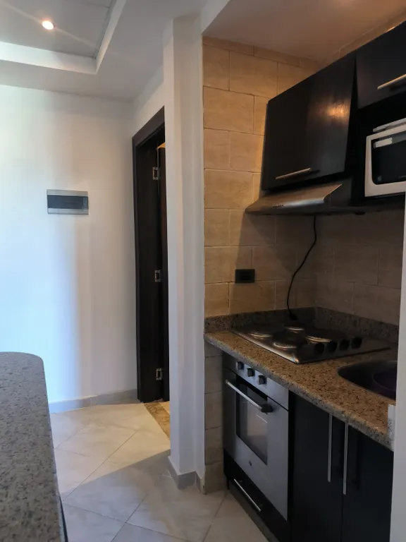 Студия в элитном районе с пляжем и бассейном с подогревом