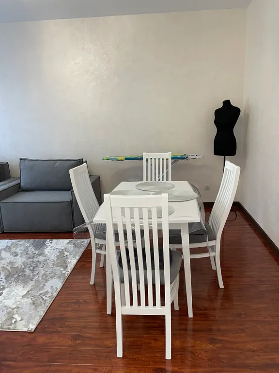 Большая, уютная двухкомнатная квартира с евроремонтом в центре города