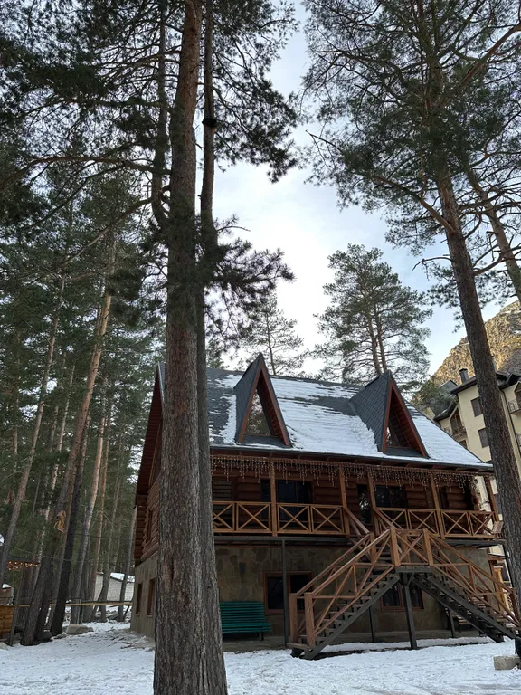 Гостевой дом KingsWood Elbrus, отдых в сосновом лесу Приэльбрусья