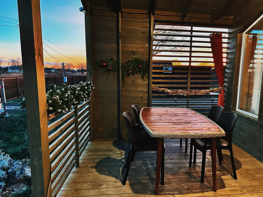 Большой дом с видом на озеро