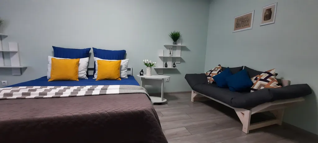 Чистая квартира с большой кроватью