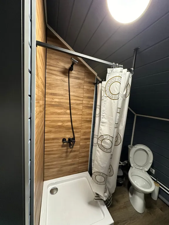 Уютный современный дом в лесу