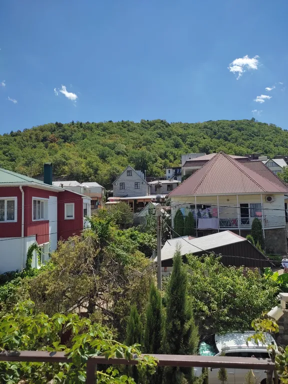 Семейная уютная комната, с балкона вид на горы