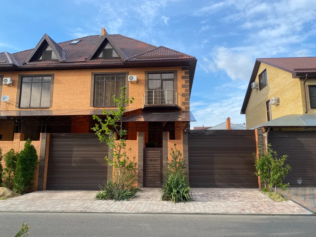 Коттедж Огромный дом у парка Галицкого — аренда посуточно в Краснодар