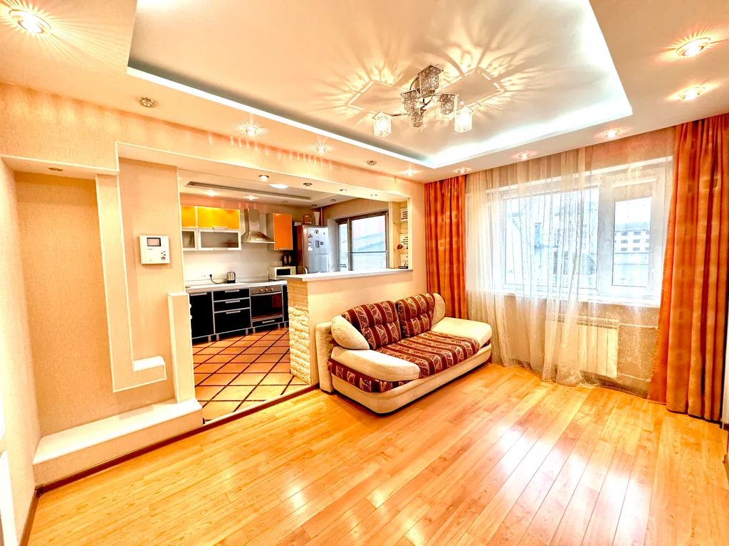 Светлая 2-комнатная:рядом гостиница Воркута и Центральная площадь