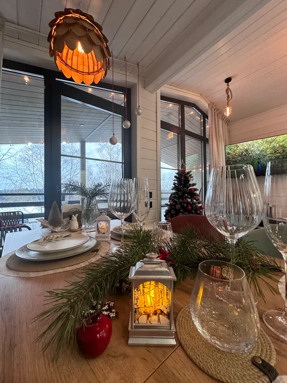 Дом в облаках у леса