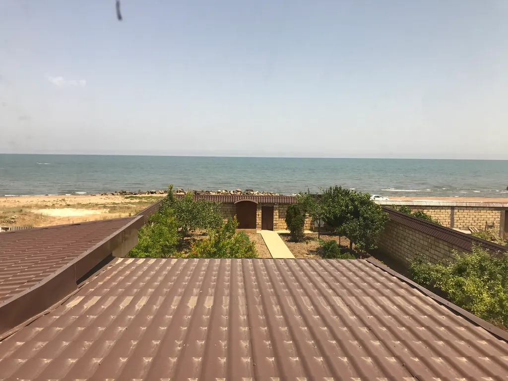 Дом на берегу Каспийского моря