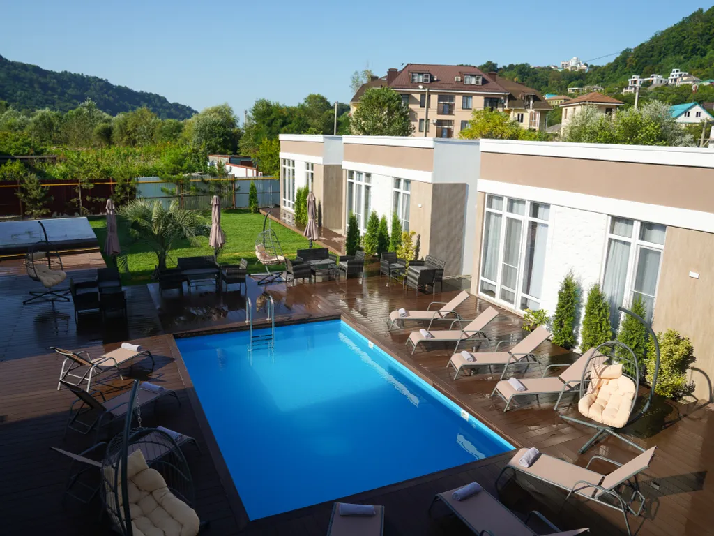 Шикарный дом с теплым бассейном и сауной