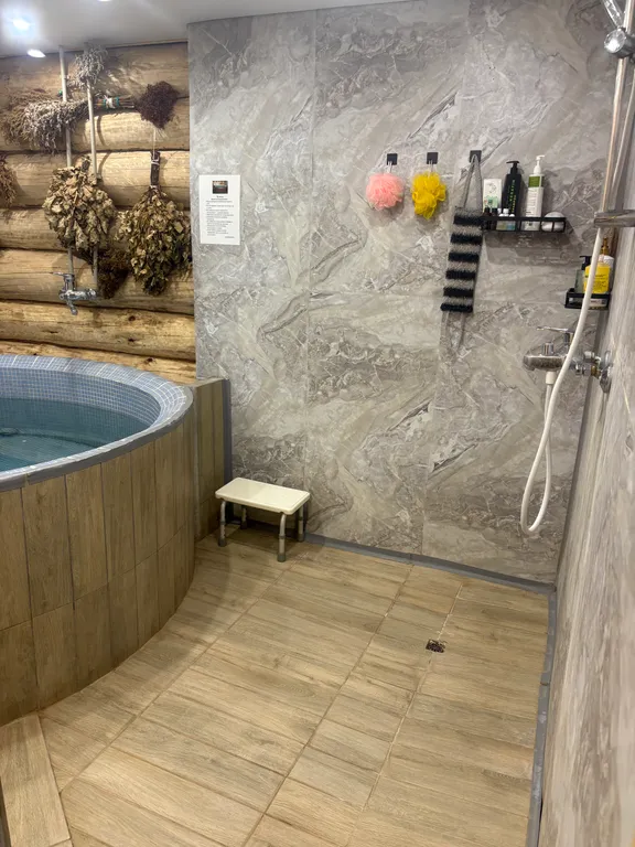 Сруб из бревна с баней внутри