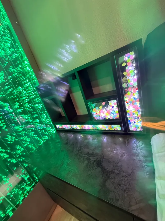 Квартира с водными панелями и джакузи