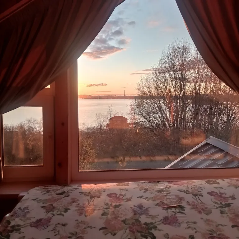 Современный дом на берегу Ладоги