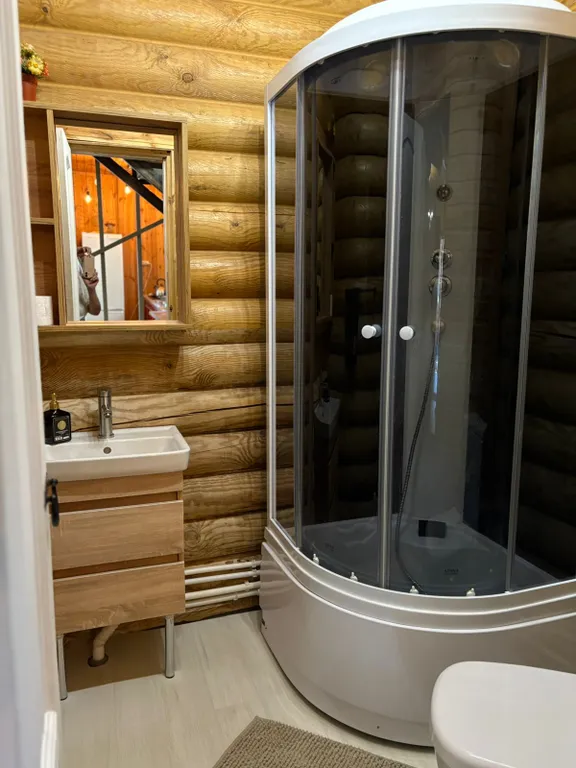 Уютный дом у озера