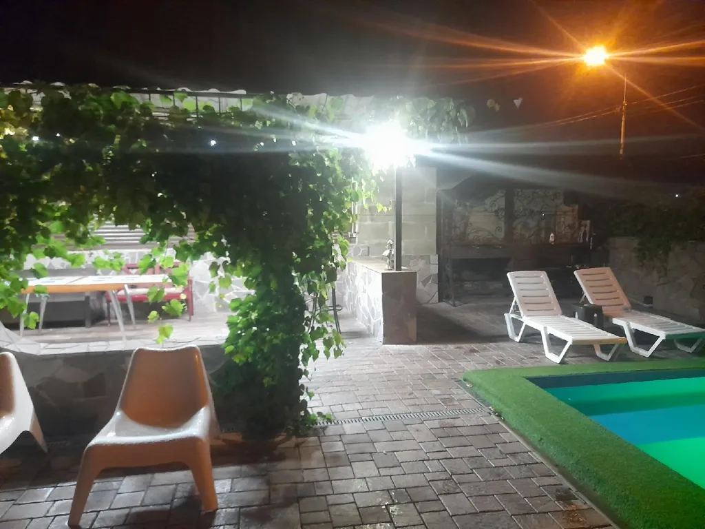 Коттедж на набережной с бассейном