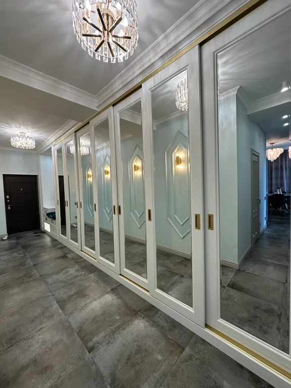 Дизайнерская большая квартира на берегу моря