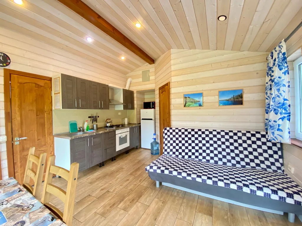 Коттедж с сауной и панорамным остеклением