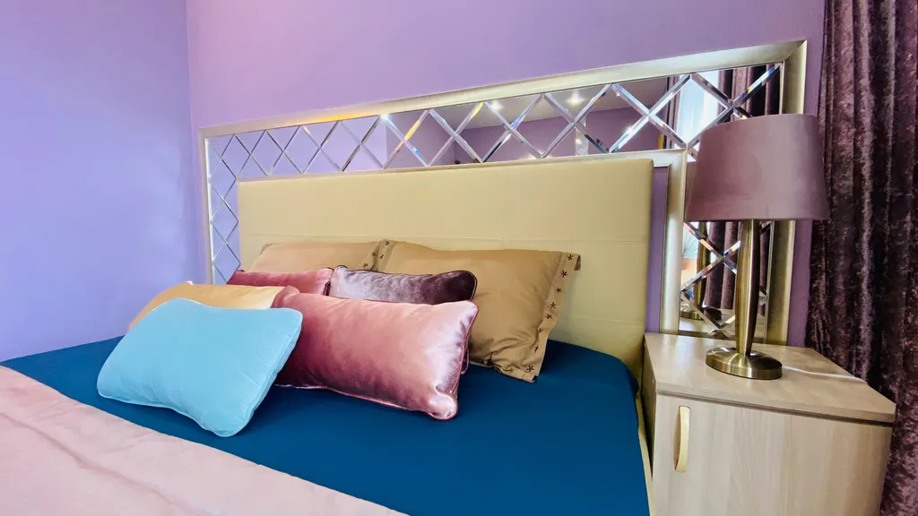 Просторная квартира с лоджией на площади Революции